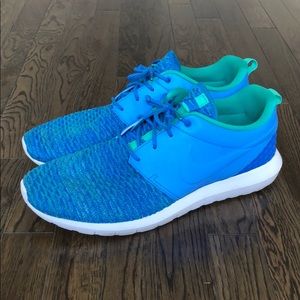 Men’s Nike Roshe Run blue knit size 13